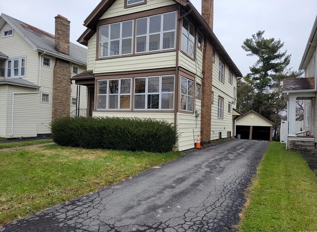 Primary Photo - 361 Forest Hill Dr