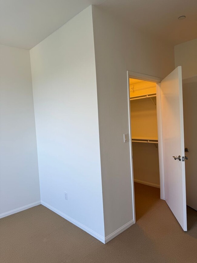 Building Photo - 2Bed - 2Bath Home