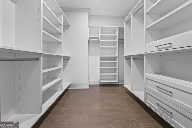 Building Photo - 1742 Helen Dr NE