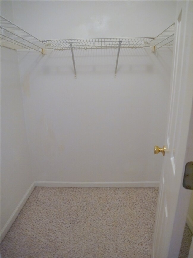 Building Photo - 433 Richview Park Cir W