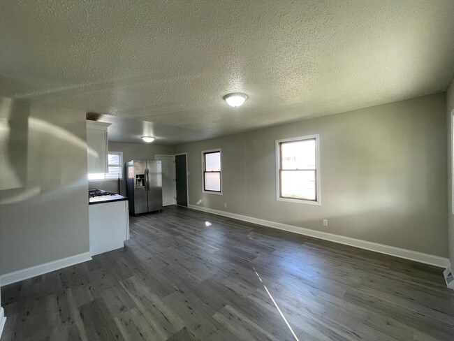 Building Photo - 3BD/1BA Ranch For Rent