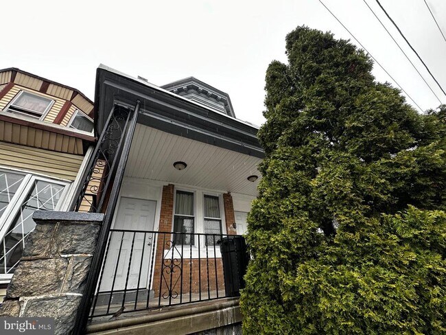 Building Photo - 5729 Pine St