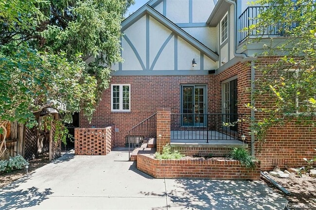 Building Photo - 1021 S Columbine St