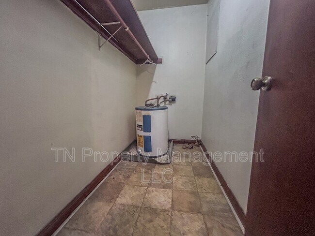 Building Photo - 202 Rue Royale