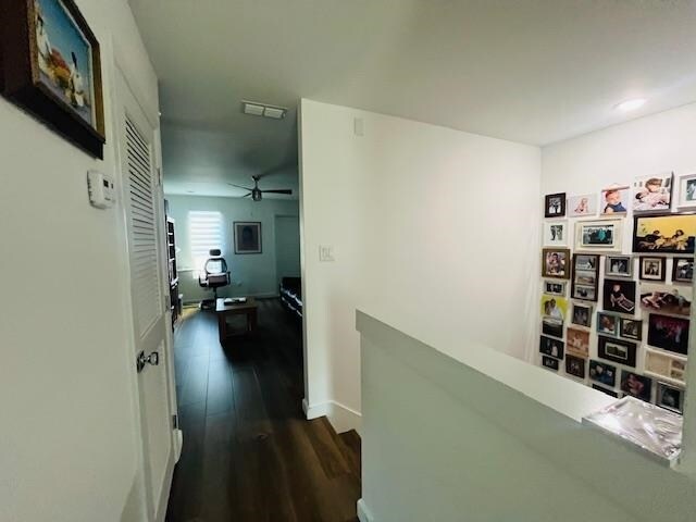 Building Photo - 204 Deer Path Lp