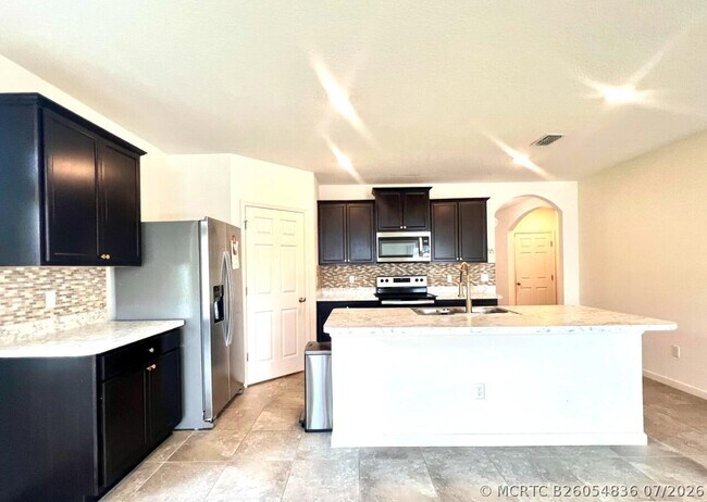 Building Photo - 341 SW Ridgecrest Dr