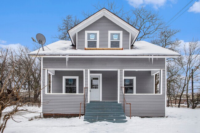 Primary Photo - 195 Hubbard St