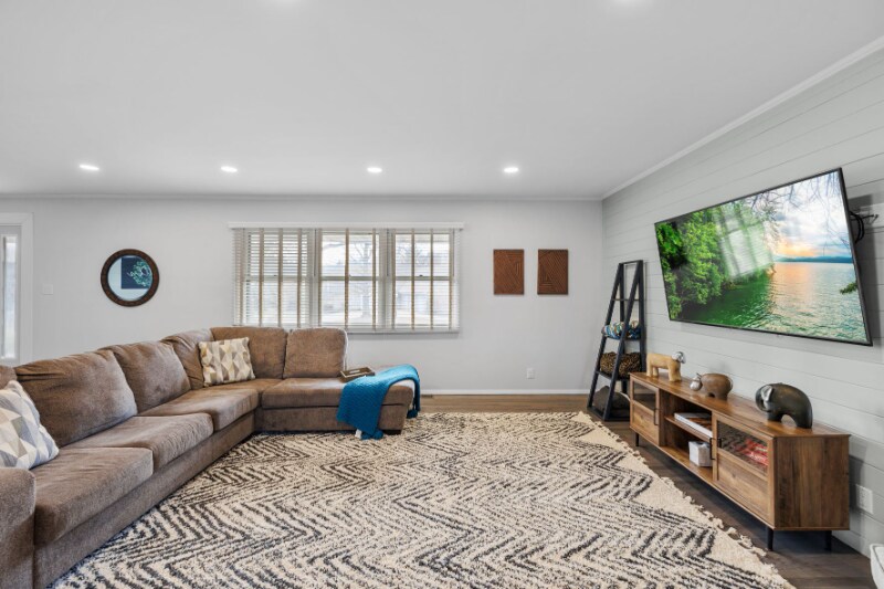 Building Photo - 104 Willow Bend Dr