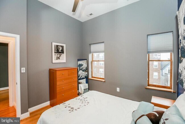 Building Photo - 1427 Chapin St NW