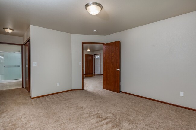 Building Photo - 2 Bed 2 Bath Home - 55+ Community Only