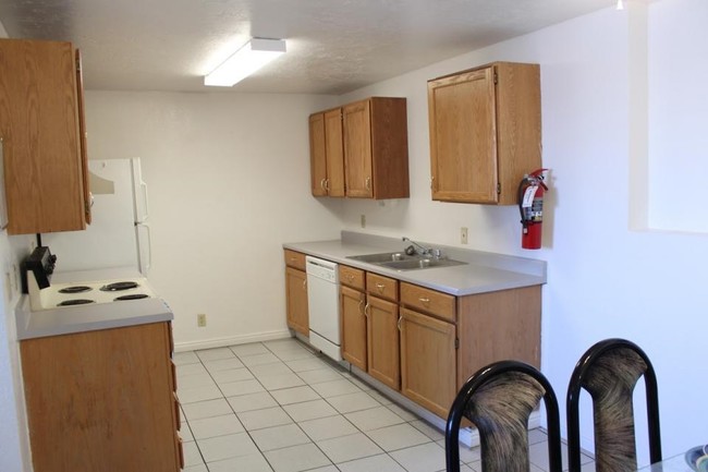 Kitchen - American Avenue Apartments