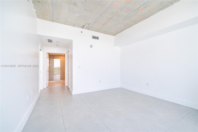 Building Photo - 13800 Highland Dr