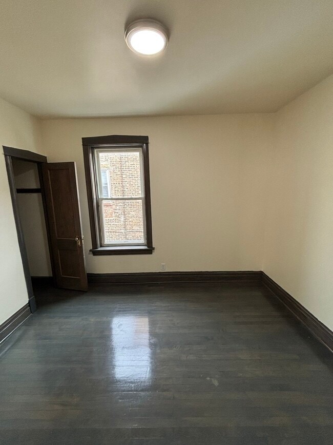 Building Photo - 1538 N Avers Ave