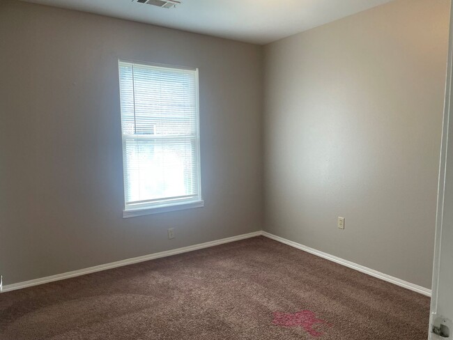 Building Photo - uTown - Your Perfect Rental Community!