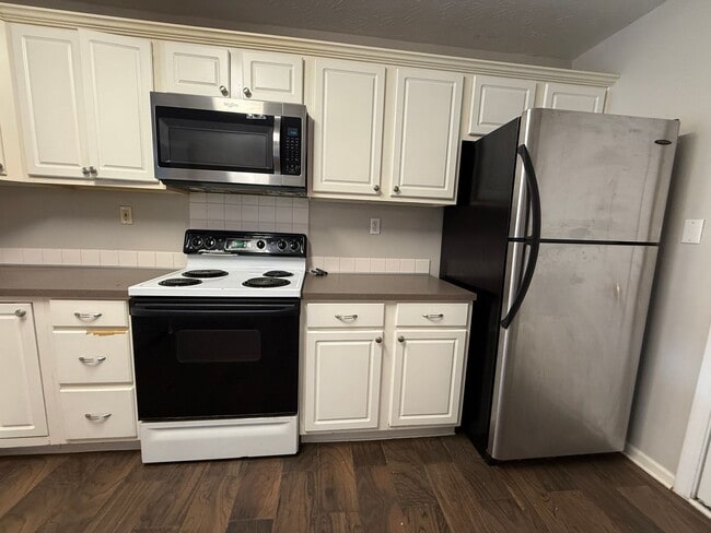 Building Photo - 568 Wellington Gardens Dr