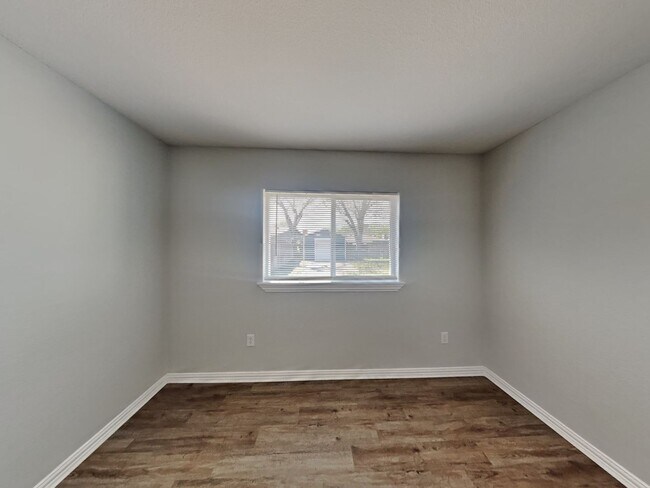 Building Photo - Coming Soon! 4BR/3BA | Updated Single Family Home | Fenced  yard | In Grand Prairie!