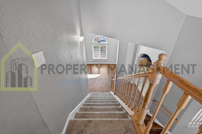 Building Photo - Spacious 3-Bedroom, 3-Bath Home Available