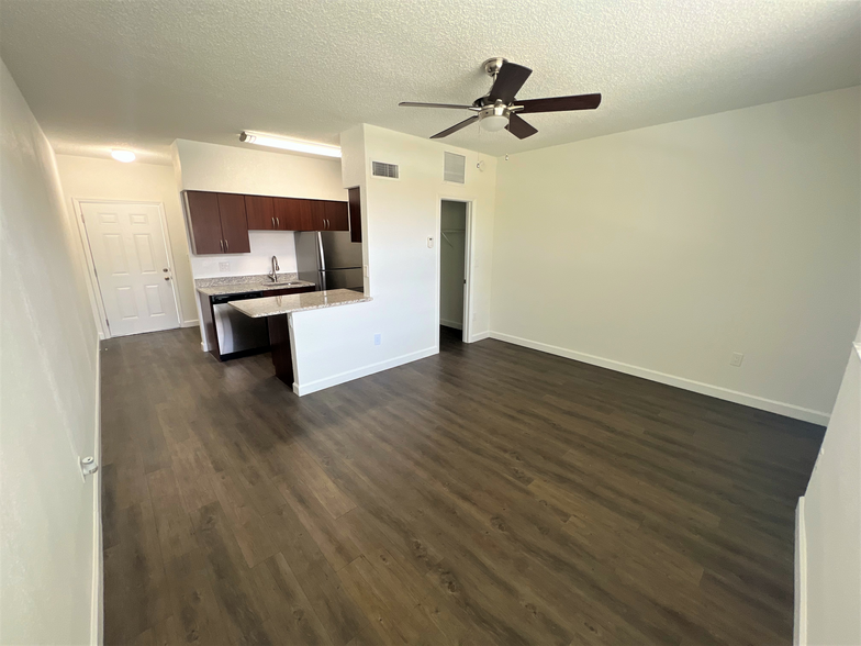 STUDIO .jpg - WATERFORD POINT APARTMENTS