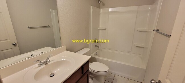 Building Photo - 4 BD, 2 BA, North Little Rock