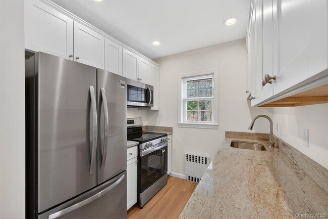 Building Photo - 17 Church St