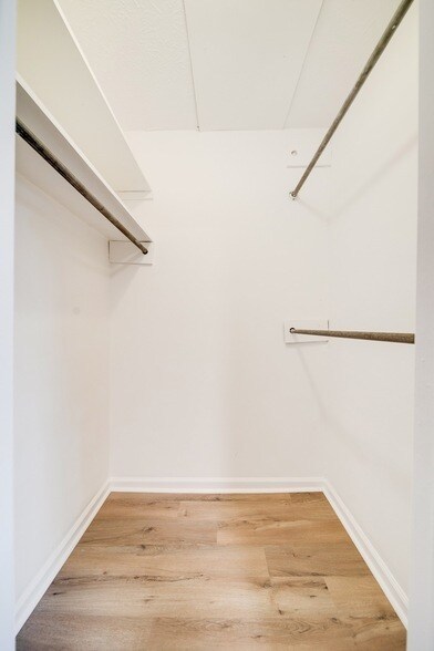 Building Photo - 1188 Meadowview Dr