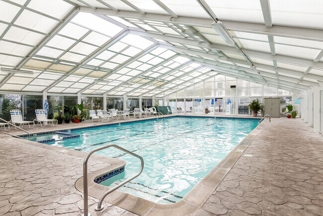 Building Photo - 561 White Cliffs Dr