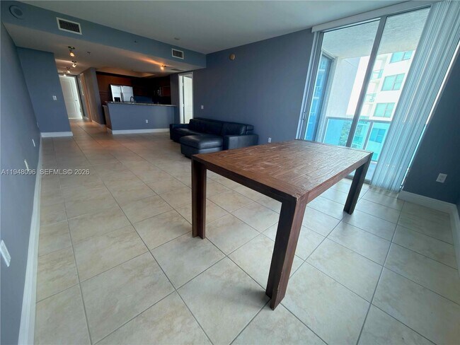 Building Photo - 2641 N Flamingo Rd