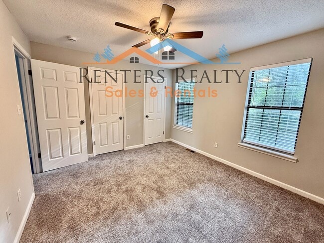 Building Photo - 2 Bedroom Condo with Private Patio
