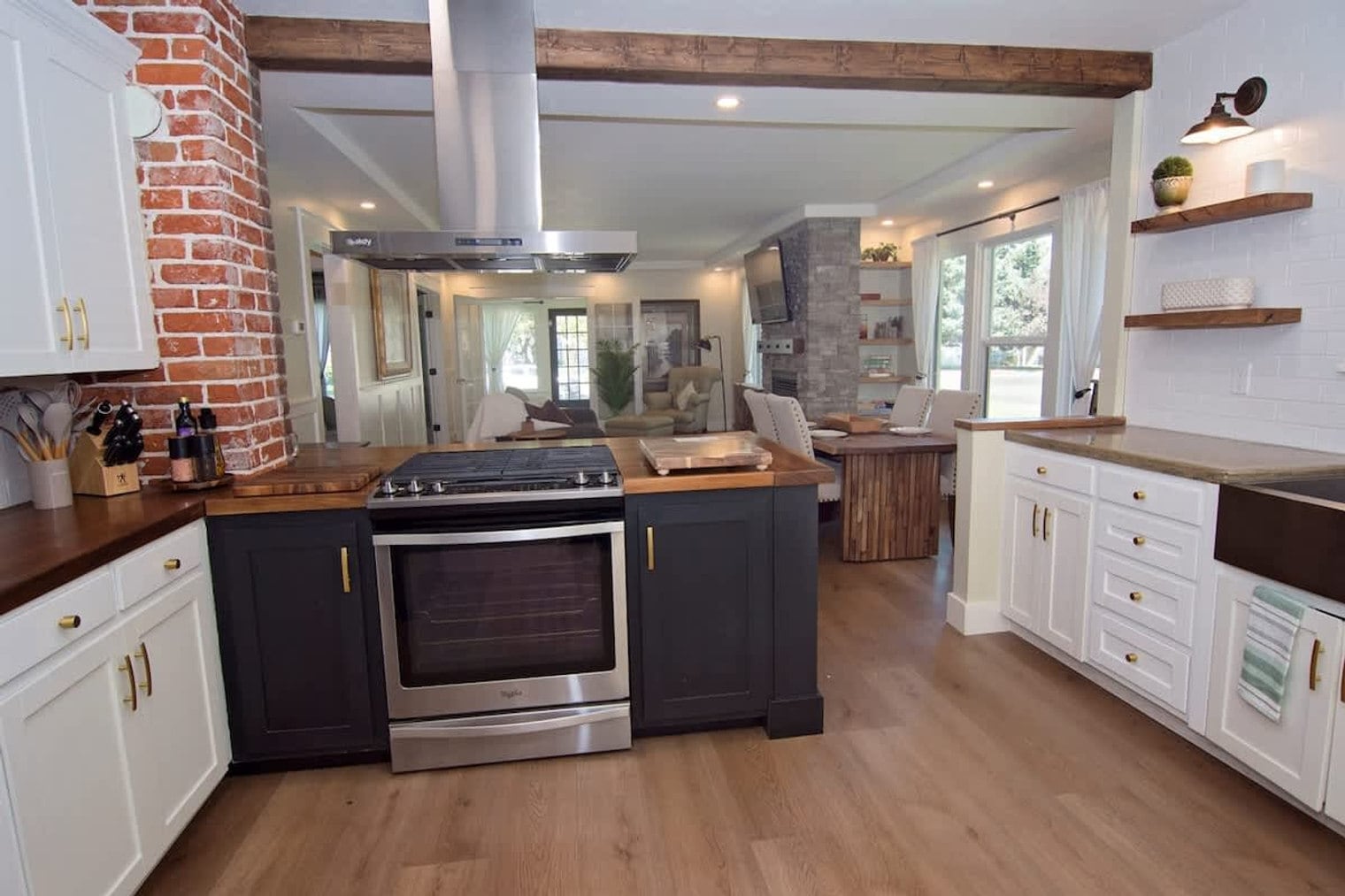 Building Photo - 1924 Cleveland Blvd