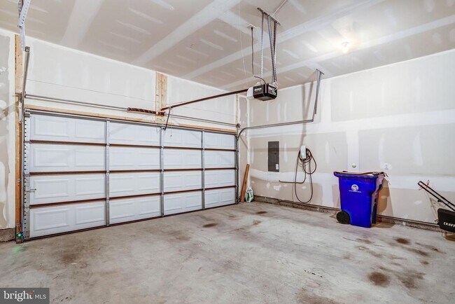 Building Photo - 404 Constellation Ln