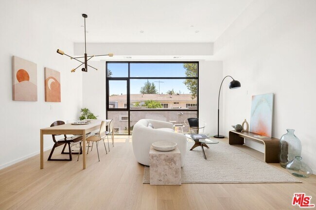 Building Photo - 1227 N Formosa Ave