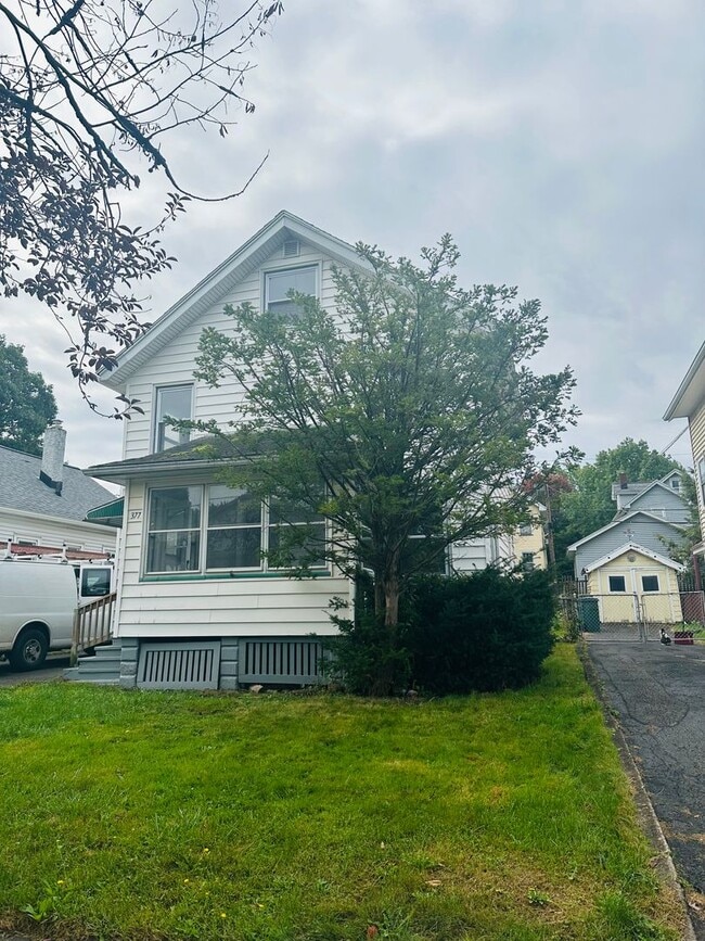 Building Photo - DREAM LOCATION !! LOOKS LIKE PRIVET ROAD !!!