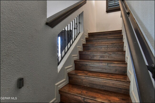 Building Photo - 5649 Valley Maple Dr
