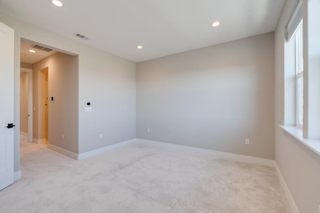 Building Photo - 1416 Venice Ter