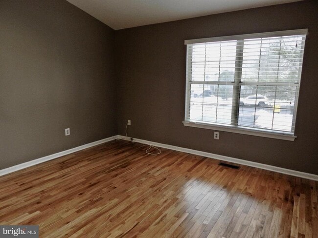 Building Photo - 101 Sarahs Ln