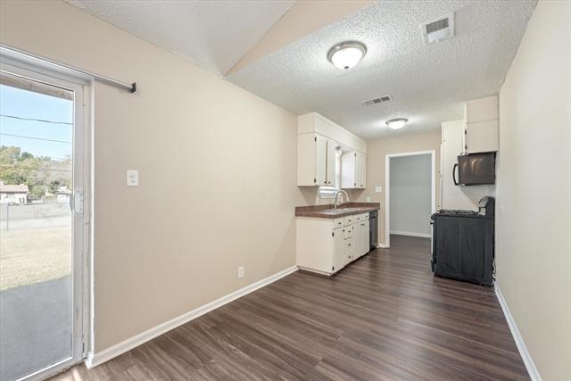 Building Photo - 5945 Jackie Terrace