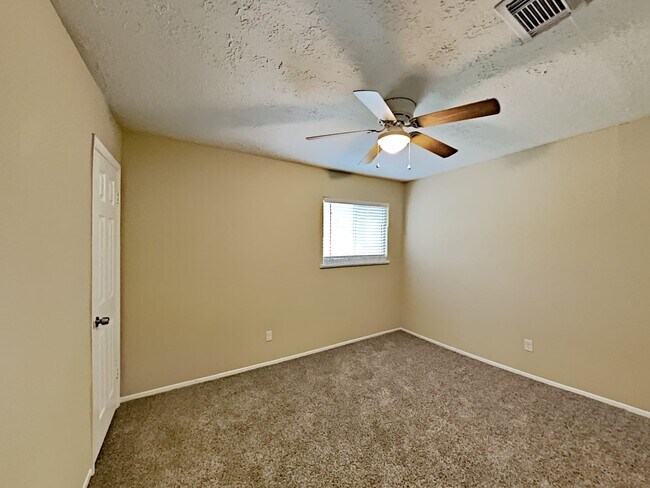 Building Photo - 5303 Enchanted Mist Dr