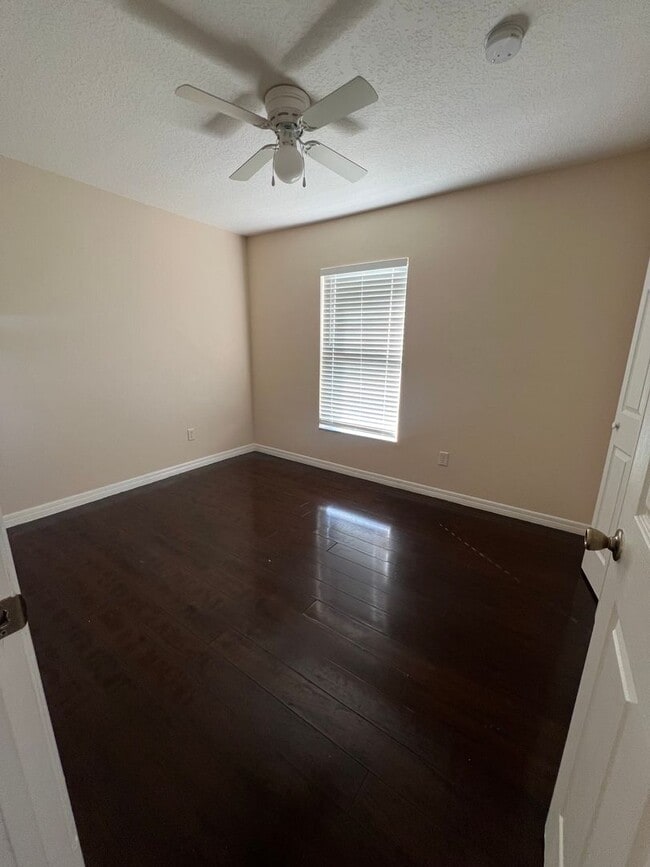 Building Photo - Welcome to Your New Home in Serene Wedgefield, FL