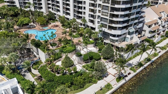 Building Photo - 520 Brickell Key Dr