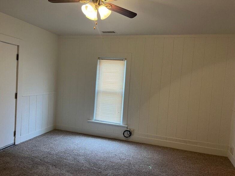 Building Photo - 313 Walnut St