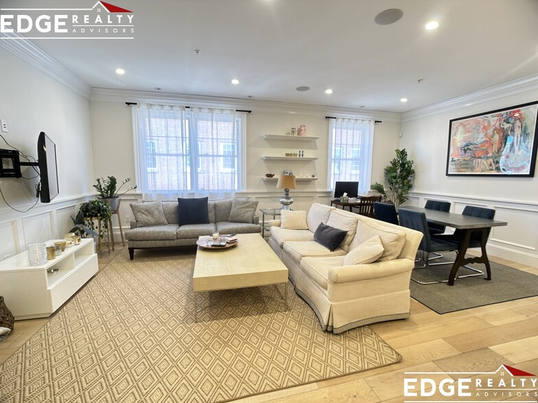 Building Photo - 214 E St