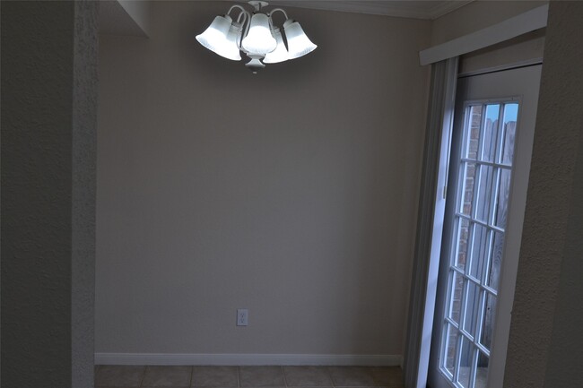 Building Photo - 6111 Beverly Hill St