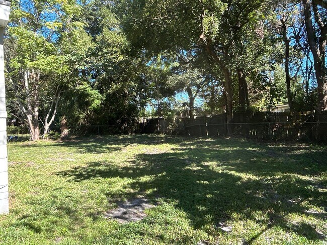 Building Photo - 10503 De Paul Dr