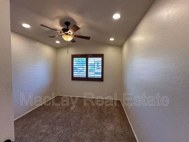 Building Photo - 1383 E Kingman Pl