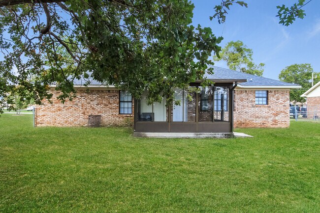 Building Photo - Spacious Brick Ranch in Hephzibah, GA