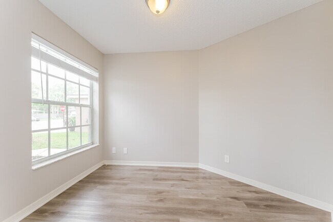 Building Photo - 180 Heatherwood Dr