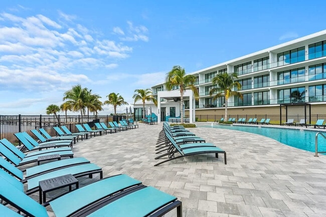 Building Photo - 225 Strand Dr