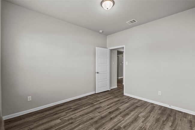 Building Photo - 4302 Fenwick Rd