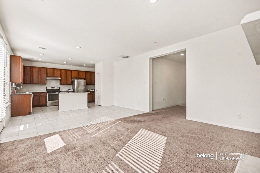 Building Photo - 7218 Bakersfield Ct