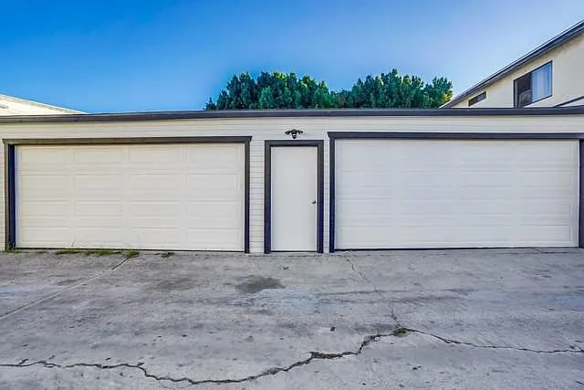 Building Photo - 356 W 15th St